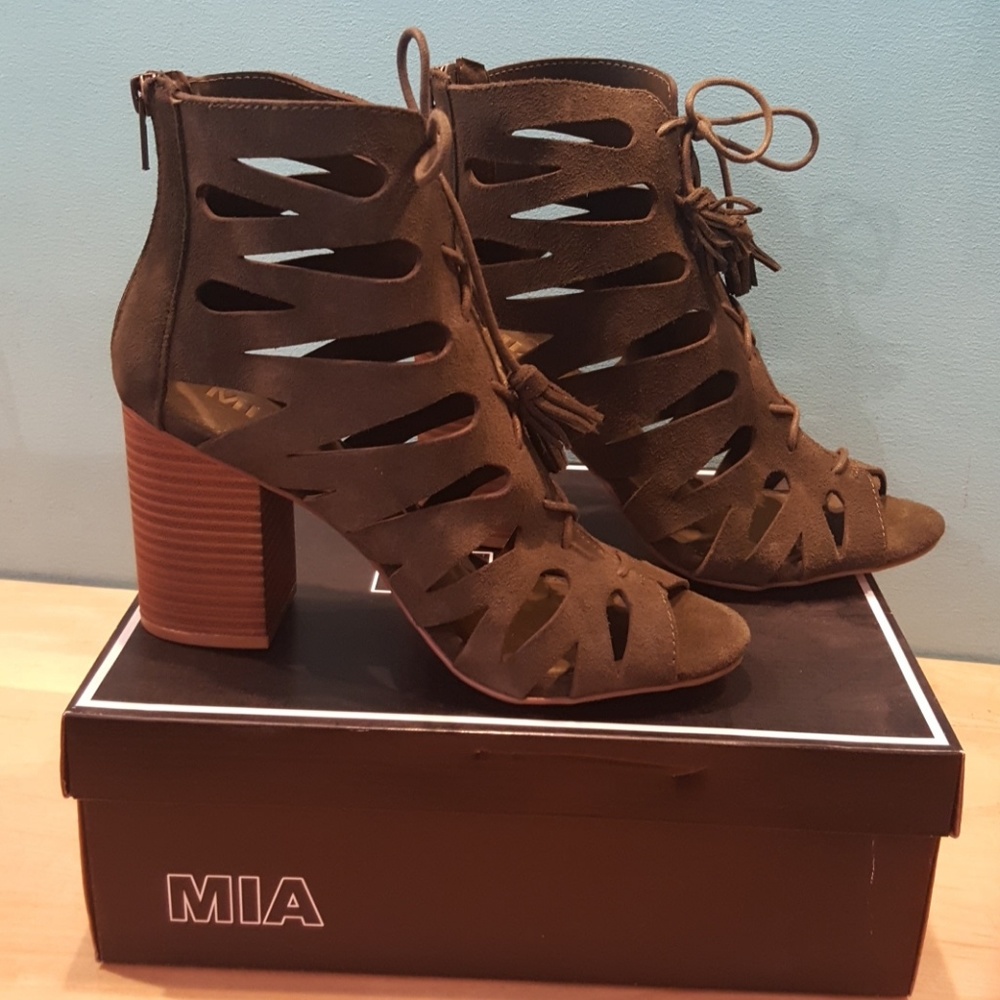 MIA gladiator sandal new